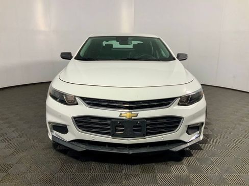 Used 2017 Chevrolet Malibu Hybrid w/ Leather Package FWD image 4