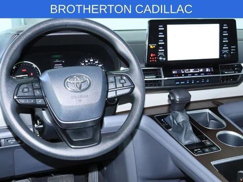 Used 2024 Toyota Sienna LE AWD/4WD image 19