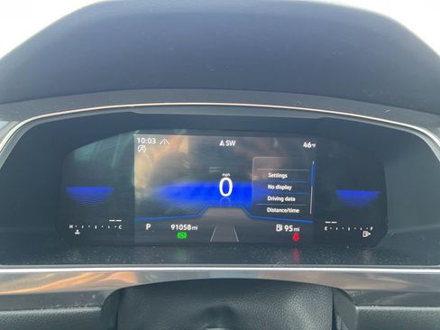 Used 2023 Volkswagen Tiguan SE image 12