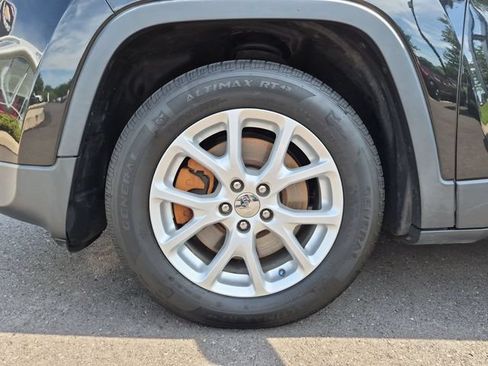Used 2015 Jeep Cherokee Latitude FWD image 34