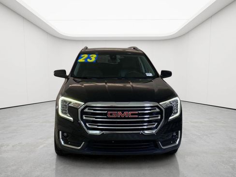 Used 2023 GMC Terrain SLT w/ LPO, Floor Liner Package FWD image 3