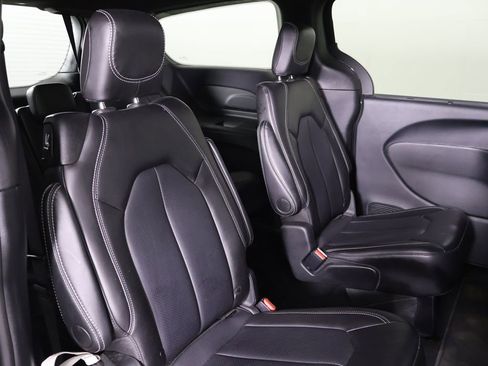 Used 2025 Chrysler Pacifica Select FWD image 28
