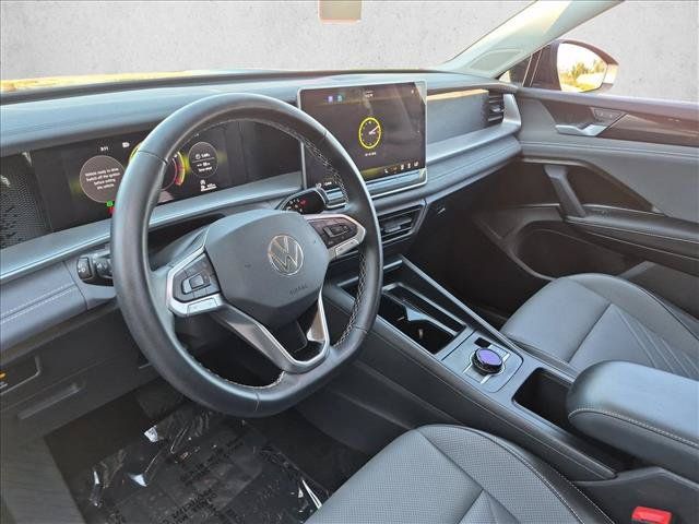Used 2026 Volkswagen Tiguan SE FWD image 13