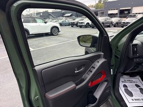 Used 2025 Nissan Frontier PRO-4X w/ Pro Premium Package image 11