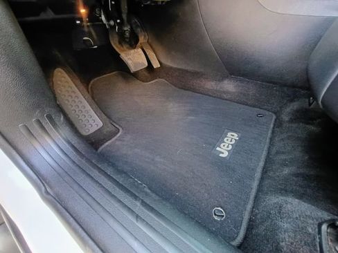 Used 2018 Jeep Cherokee Limited AWD/4WD image 23