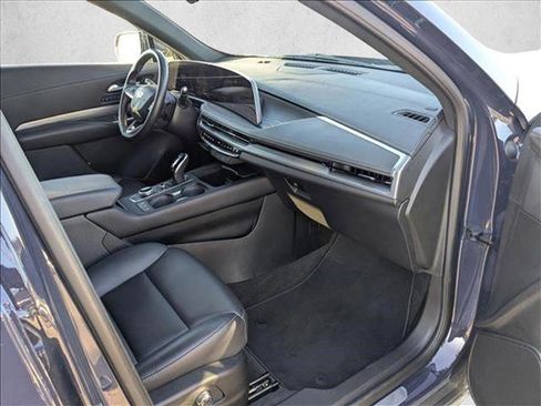 Used 2025 Cadillac XT4 Premium Luxury image 23