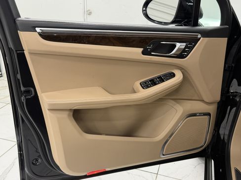 Certified 2023 Porsche Macan S AWD/4WD image 27