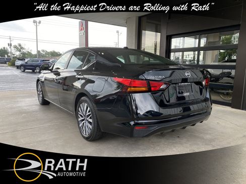 Used 2025 Nissan Altima 2.5 SV FWD image 7