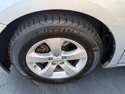 Used 2014 Toyota Sienna LE FWD image 40