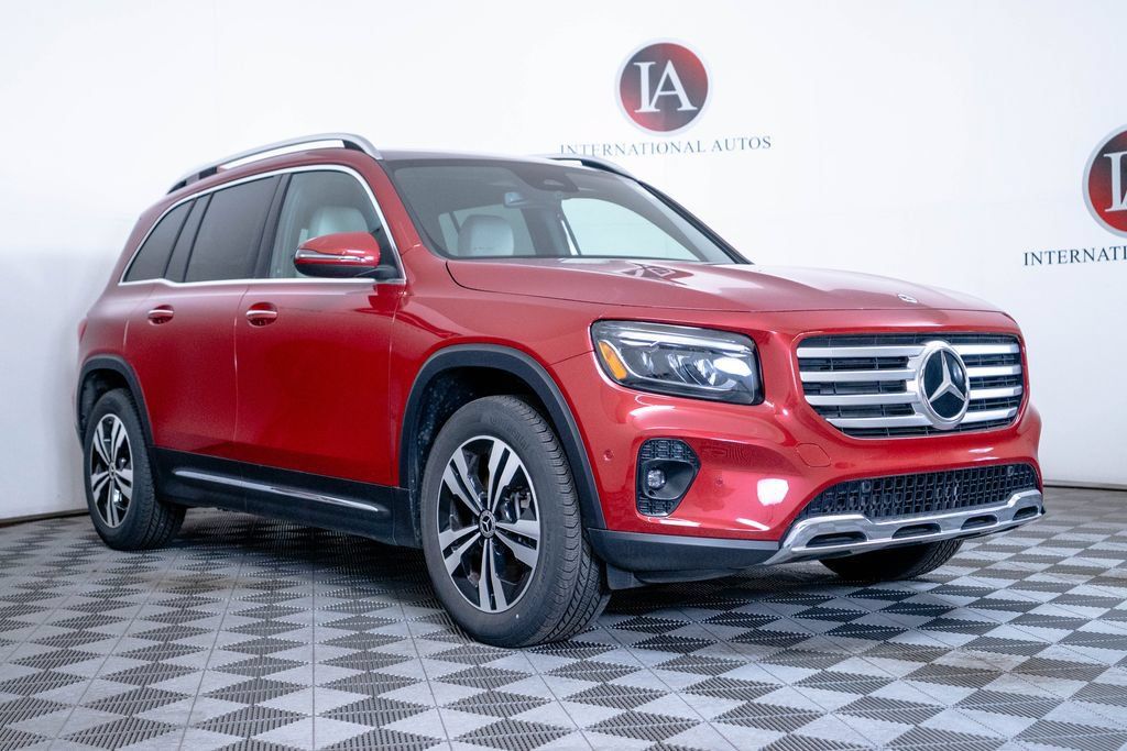 Used 2026 Mercedes-Benz GLB 250 4MATIC image 1