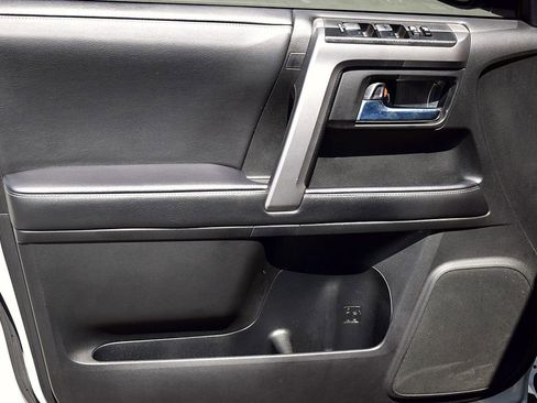 Used 2022 Toyota 4Runner SR5 Premium w/ Moonroof Package AWD/4WD image 9