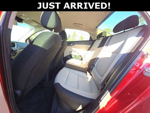 Used 2022 Hyundai Accent SE image 7