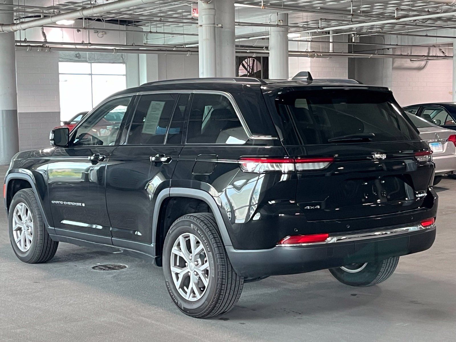 Used 2023 Jeep Grand Cherokee Limited AWD/4WD image 8