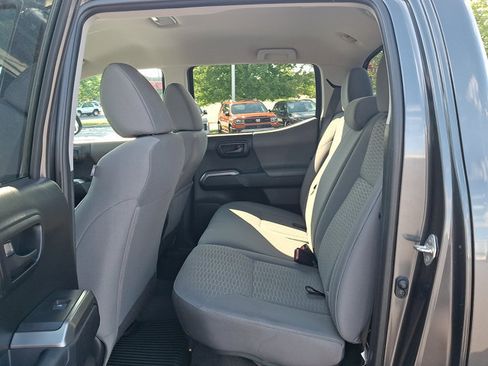 Used 2018 Toyota Tacoma SR5 AWD/4WD image 10
