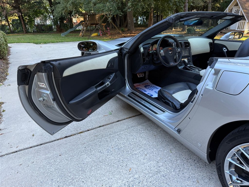 Used 2008 Chevrolet Corvette Convertible w/ Preferred Equipment Group RWD image 41