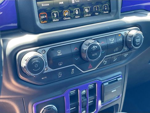 Used 2019 Jeep Wrangler Unlimited Sahara AWD/4WD image 12