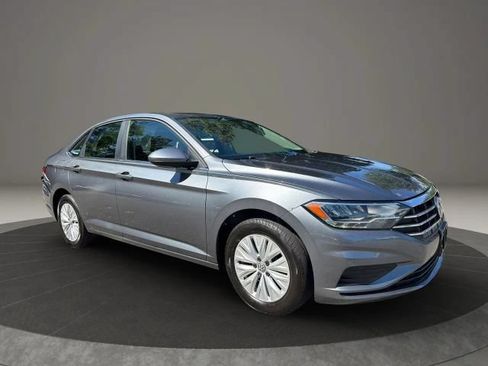 Used 2019 Volkswagen Jetta SE FWD image 3