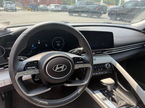 Used 2024 Hyundai Elantra Limited FWD image 10