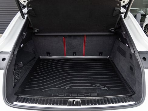 Certified 2023 Porsche Cayenne Turbo AWD/4WD image 37