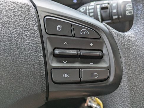 Used 2024 Hyundai Venue SE FWD image 19