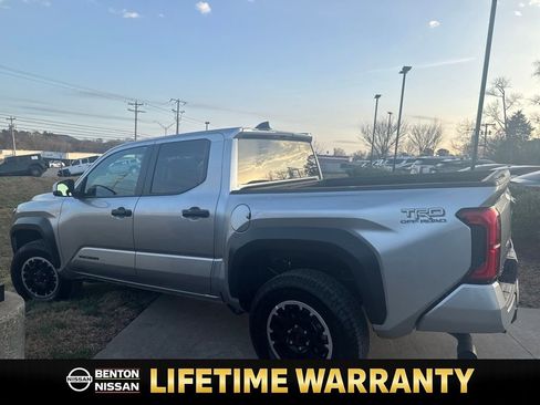 Used 2024 Toyota Tacoma TRD Off-Road image 5