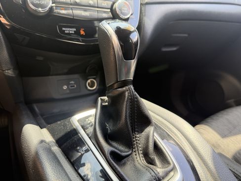 Used 2019 Nissan Rogue SV AWD/4WD image 40
