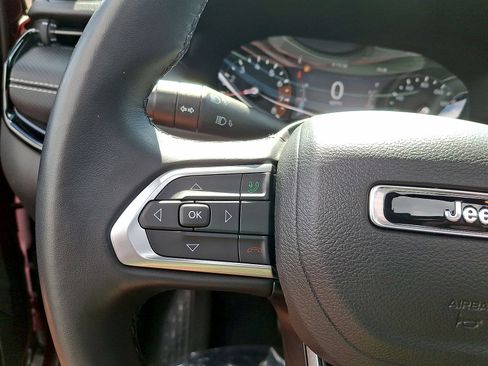 Used 2022 Jeep Compass Latitude w/ Sun and Sound Group AWD/4WD image 17