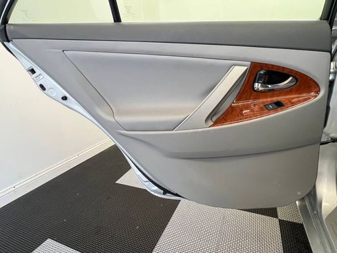 Used 2011 Toyota Camry XLE image 9