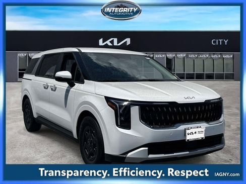 Used 2026 Kia Carnival FWD image 1