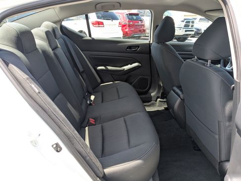 Used 2025 Nissan Altima 2.5 SV FWD image 31