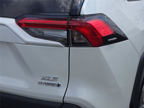 Used 2021 Toyota RAV4 XLE Premium AWD/4WD image 22