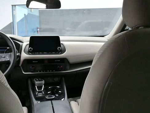 Used 2023 Nissan Rogue SV image 15