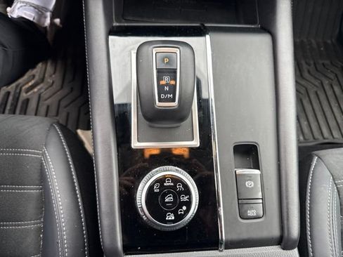 Used 2024 Mitsubishi Outlander SE AWD/4WD image 14