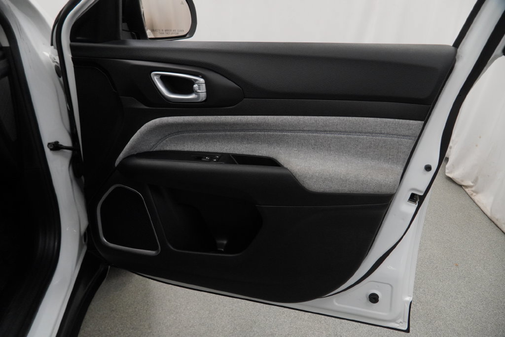 Used 2022 Jeep Compass Latitude FWD image 36