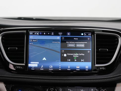 Used 2023 Chrysler Pacifica Limited FWD image 19