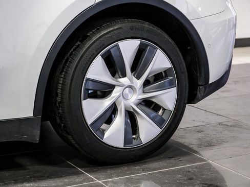 Used 2021 Tesla Model Y Long Range image 52