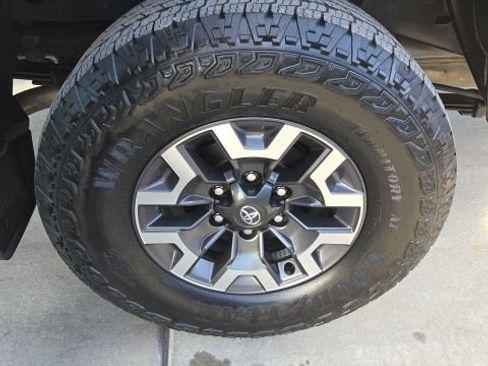 Used 2023 Toyota Tacoma TRD Off-Road w/ Technology Package image 27