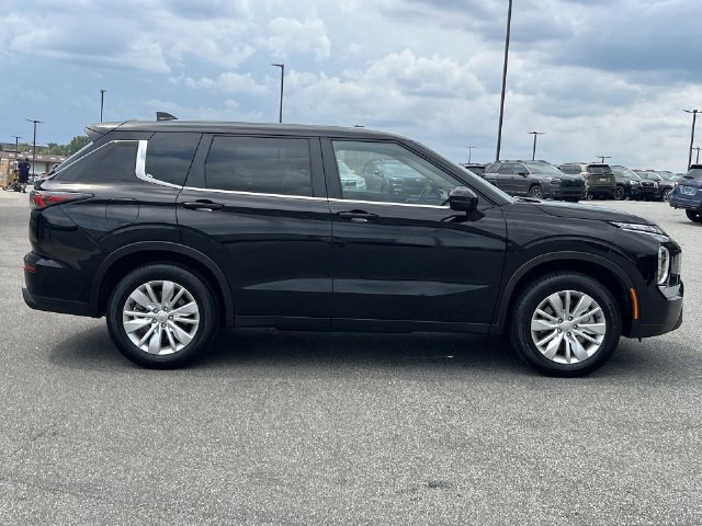 Used 2025 Mitsubishi Outlander ES AWD/4WD image 14