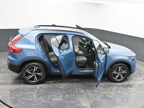 Used 2024 Volvo XC40 B5 Core image 63