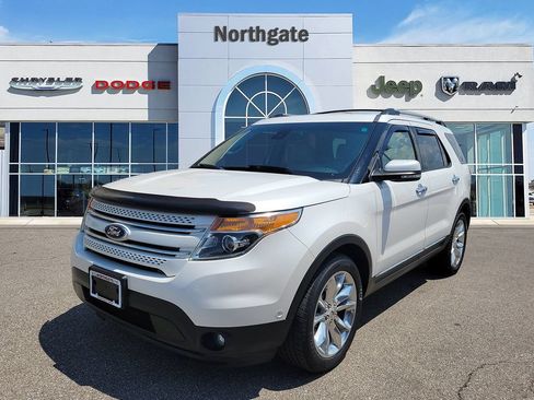 Used 2014 Ford Explorer Limited w/ Equipment Group 302A AWD/4WD image 2