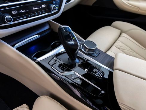 Certified 2023 BMW 530e w/ Premium Package image 17