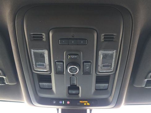 Used 2022 GMC Yukon Denali AWD/4WD image 36
