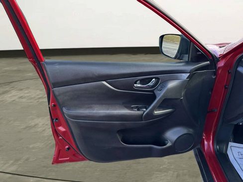 Used 2017 Nissan Rogue SV FWD image 12