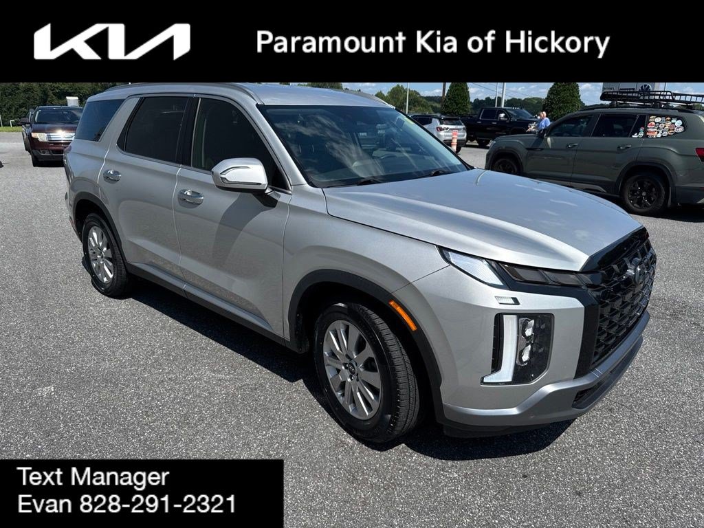 Used 2024 Hyundai Palisade SEL FWD image 3