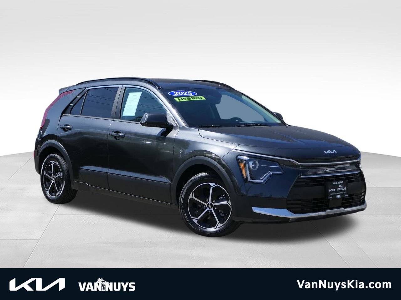 Used 2025 Kia Niro EX FWD image 1