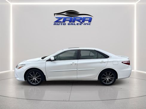 Used 2015 Toyota Camry XSE w/ Moonroof Package FWD image 2