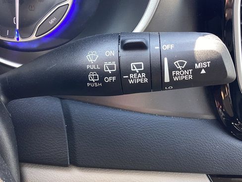 Used 2024 Chrysler Pacifica Touring-L FWD image 36