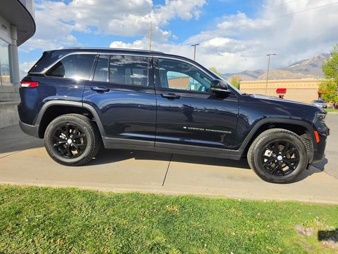 Used 2024 Jeep Grand Cherokee Limited w/ Trailer Tow Package AWD/4WD image 4