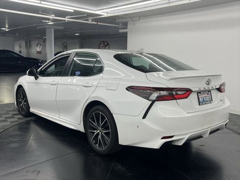 Certified 2023 Toyota Camry SE image 3