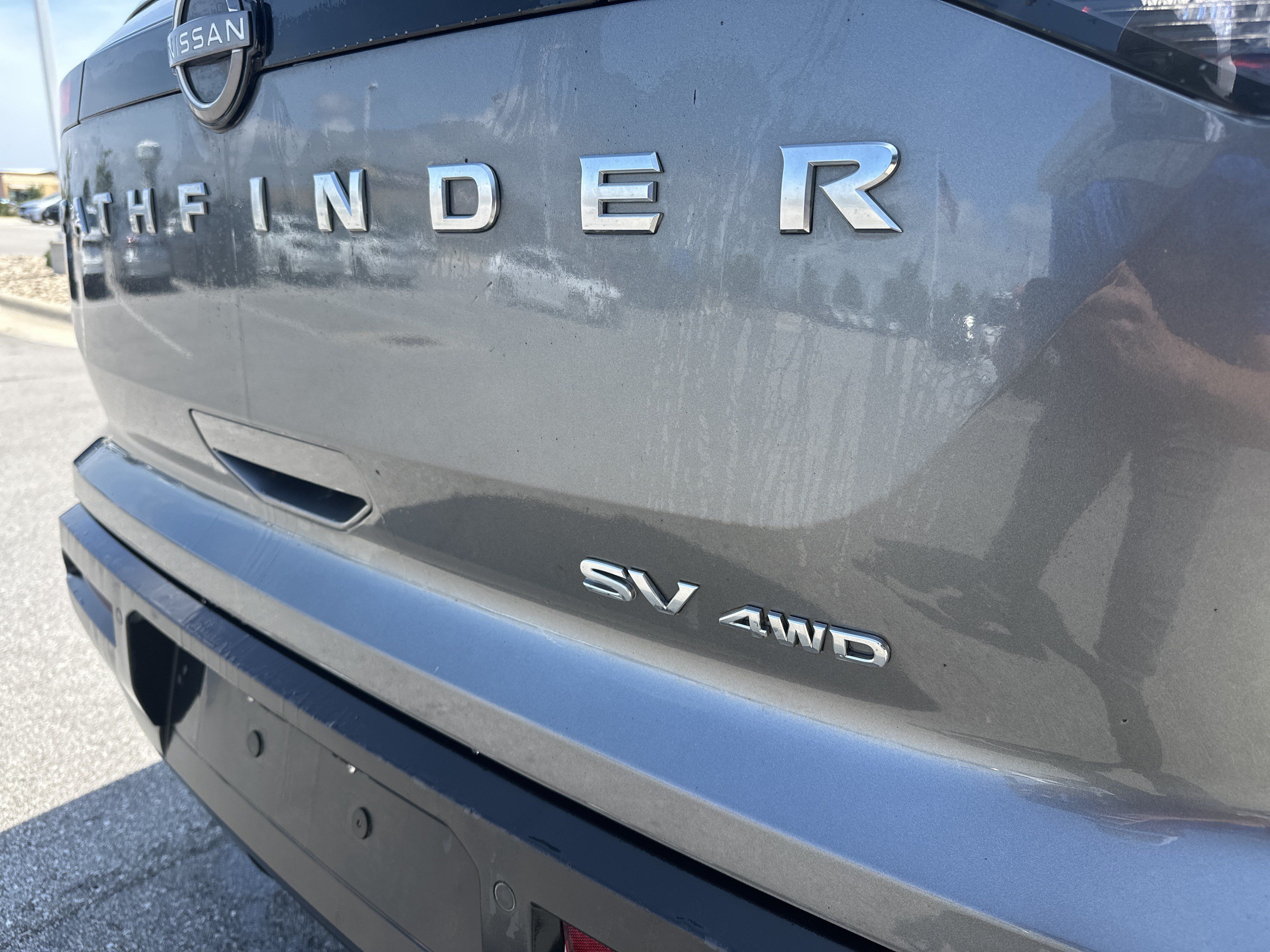 Used 2022 Nissan Pathfinder SV AWD/4WD image 10